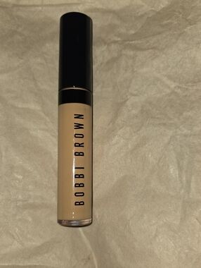 Bobbi Brown Concealer - In Shade, Honey
